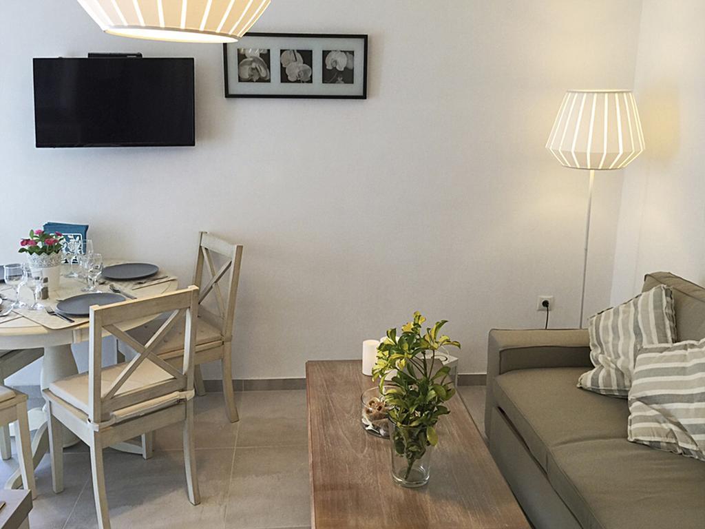 Lavish Suites Agios Ioannis Diakoftis エクステリア 写真