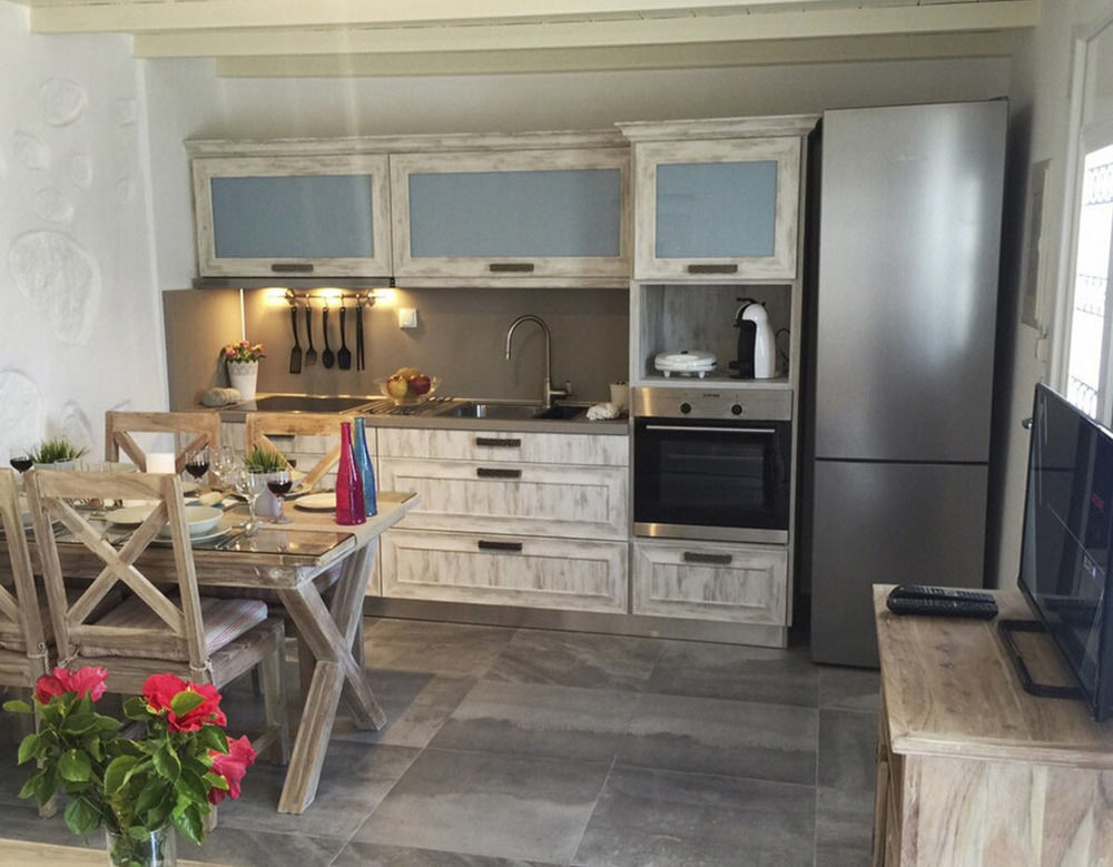 Lavish Suites Agios Ioannis Diakoftis エクステリア 写真