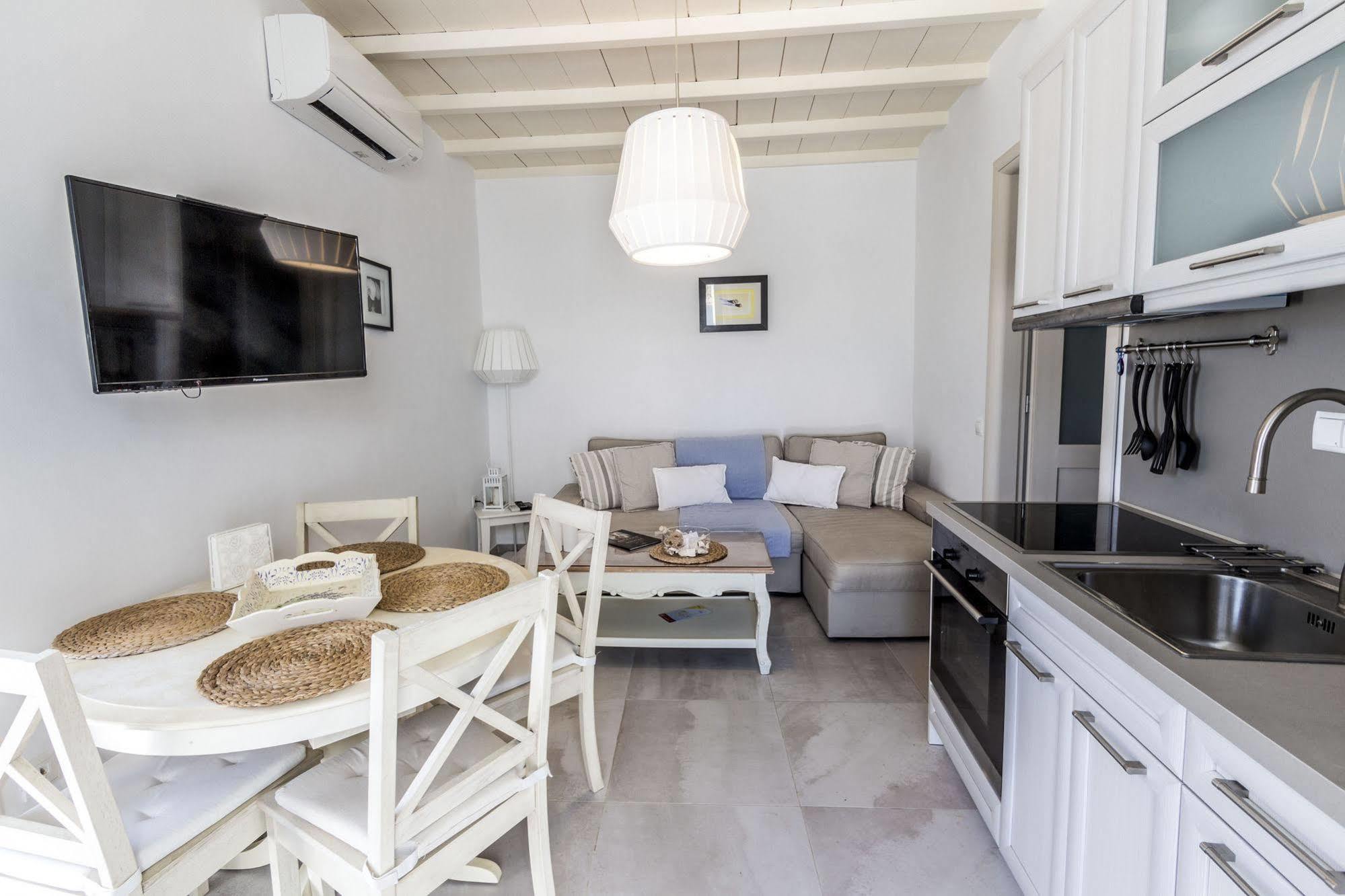 Lavish Suites Agios Ioannis Diakoftis エクステリア 写真
