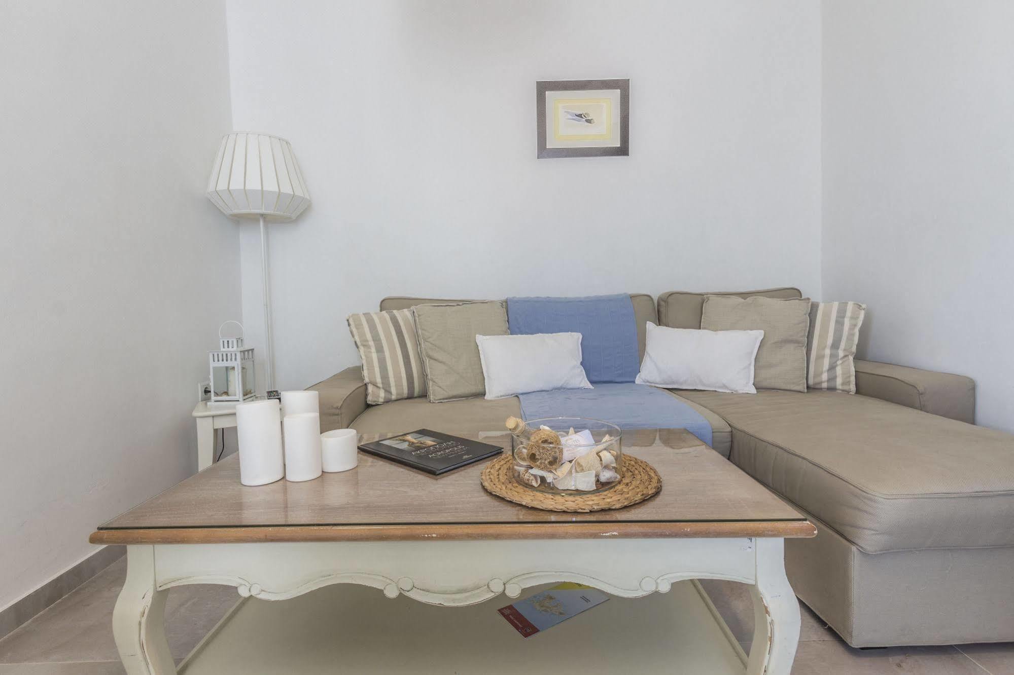 Lavish Suites Agios Ioannis Diakoftis エクステリア 写真
