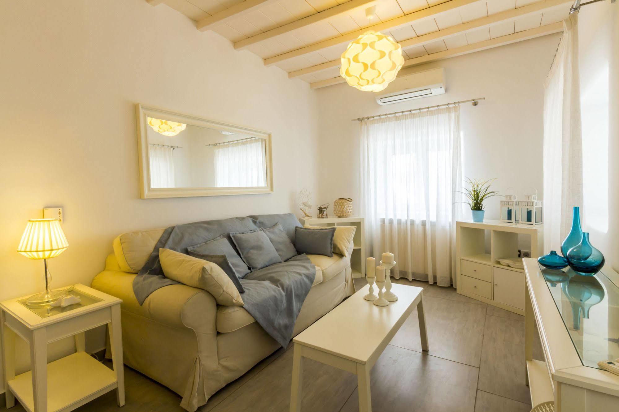 Lavish Suites Agios Ioannis Diakoftis エクステリア 写真