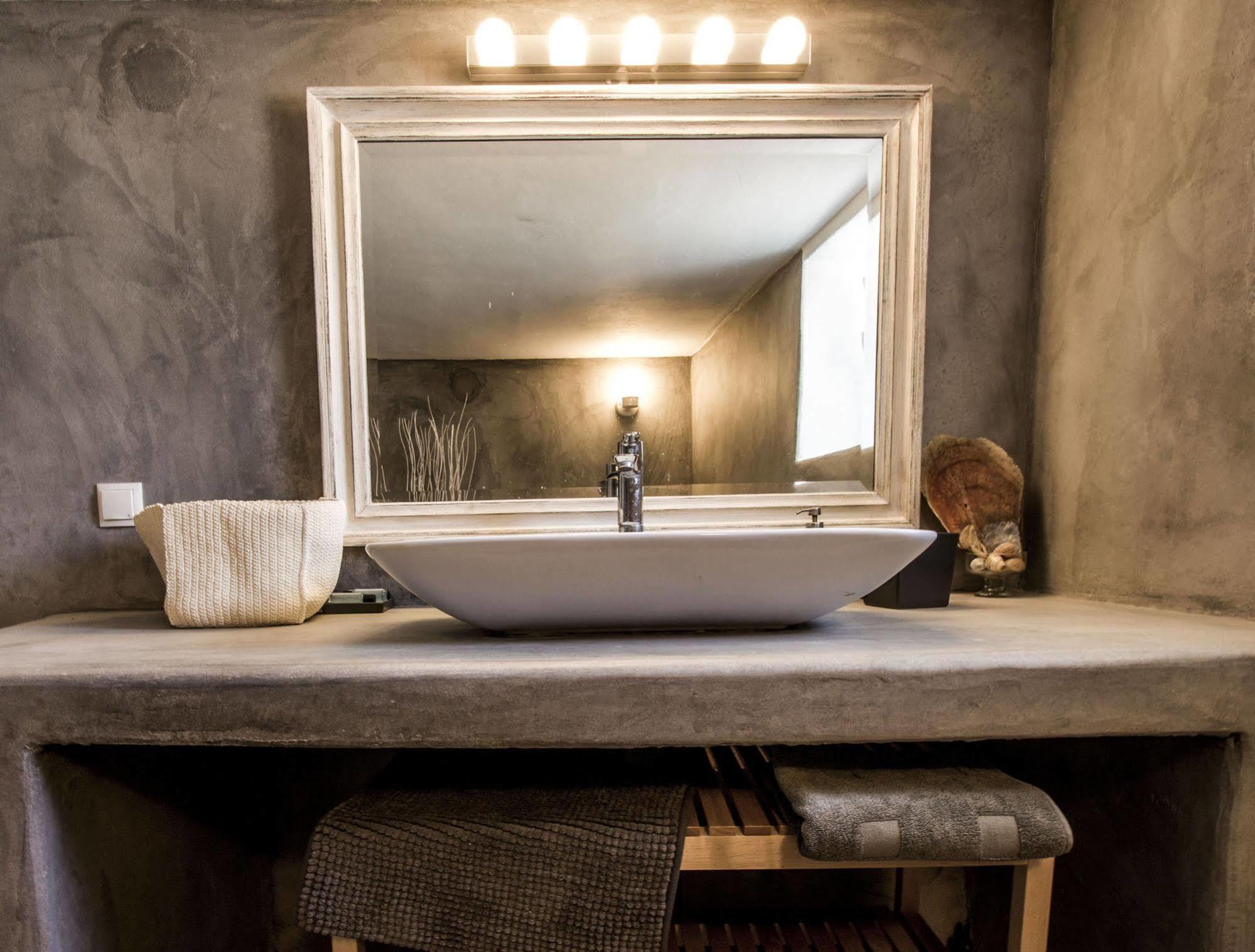 Lavish Suites Agios Ioannis Diakoftis エクステリア 写真