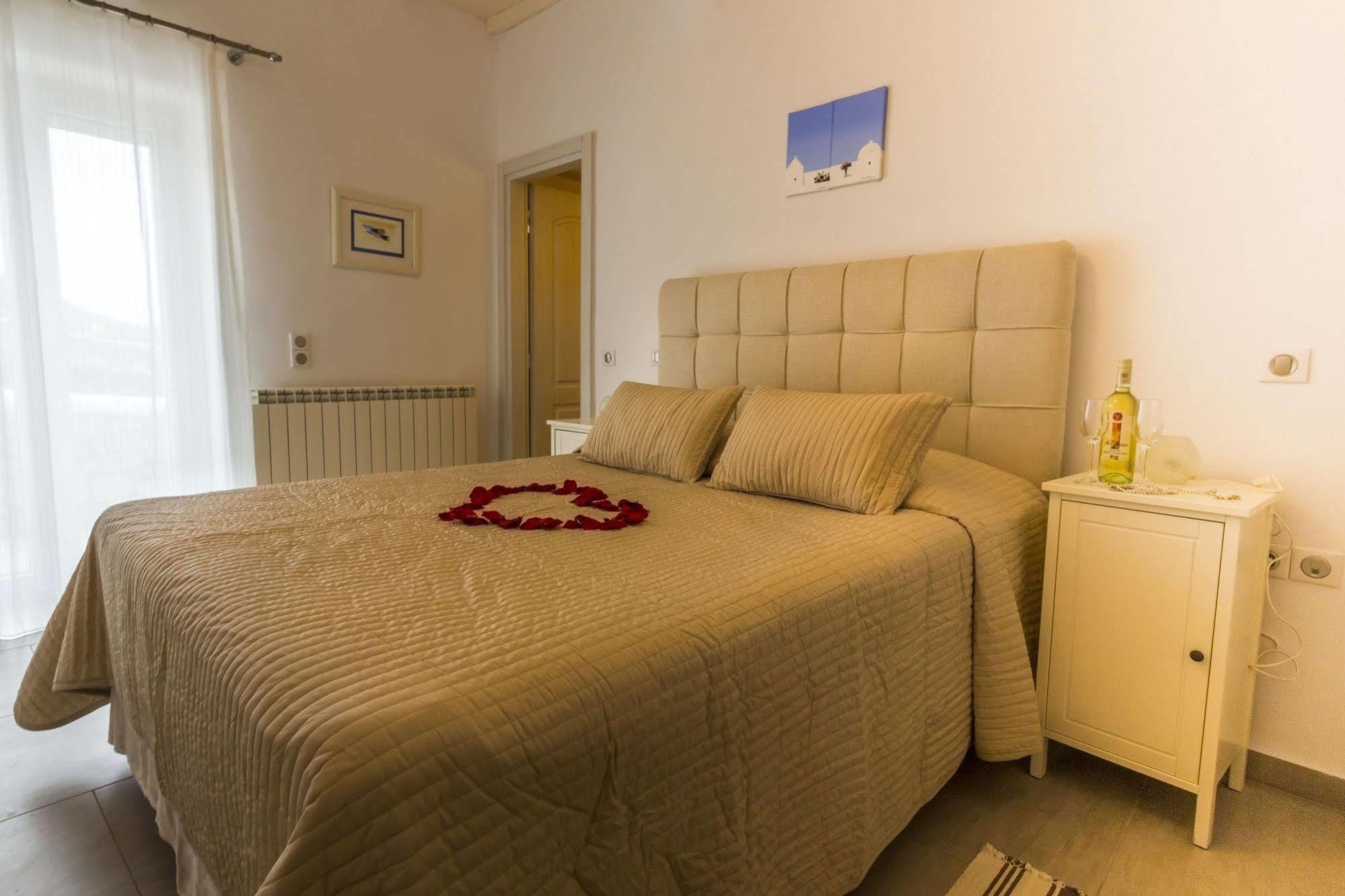 Lavish Suites Agios Ioannis Diakoftis エクステリア 写真